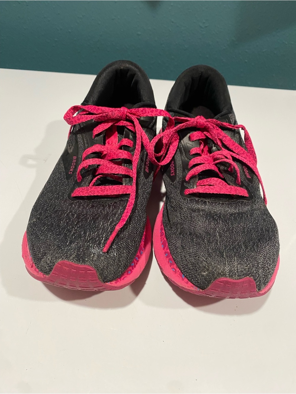 Brooks Women's Black and Hot Pink Running Sneakers